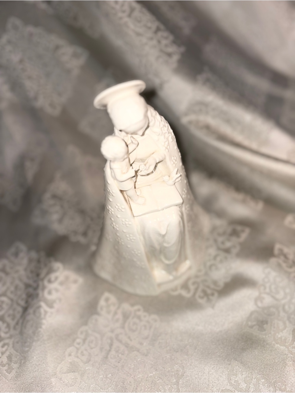 M.I. Hummel Flower Madonna Figurine | Goebel Porcelain | Madonna & Child - Picture 16 of 17